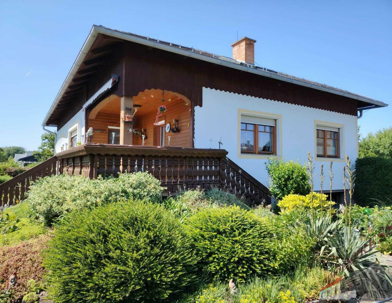 Einfamilienhaus in versteckter, ruhiger Siedlungslage (Sackgasse) mit schönem Garten wartet auf nette Familie!