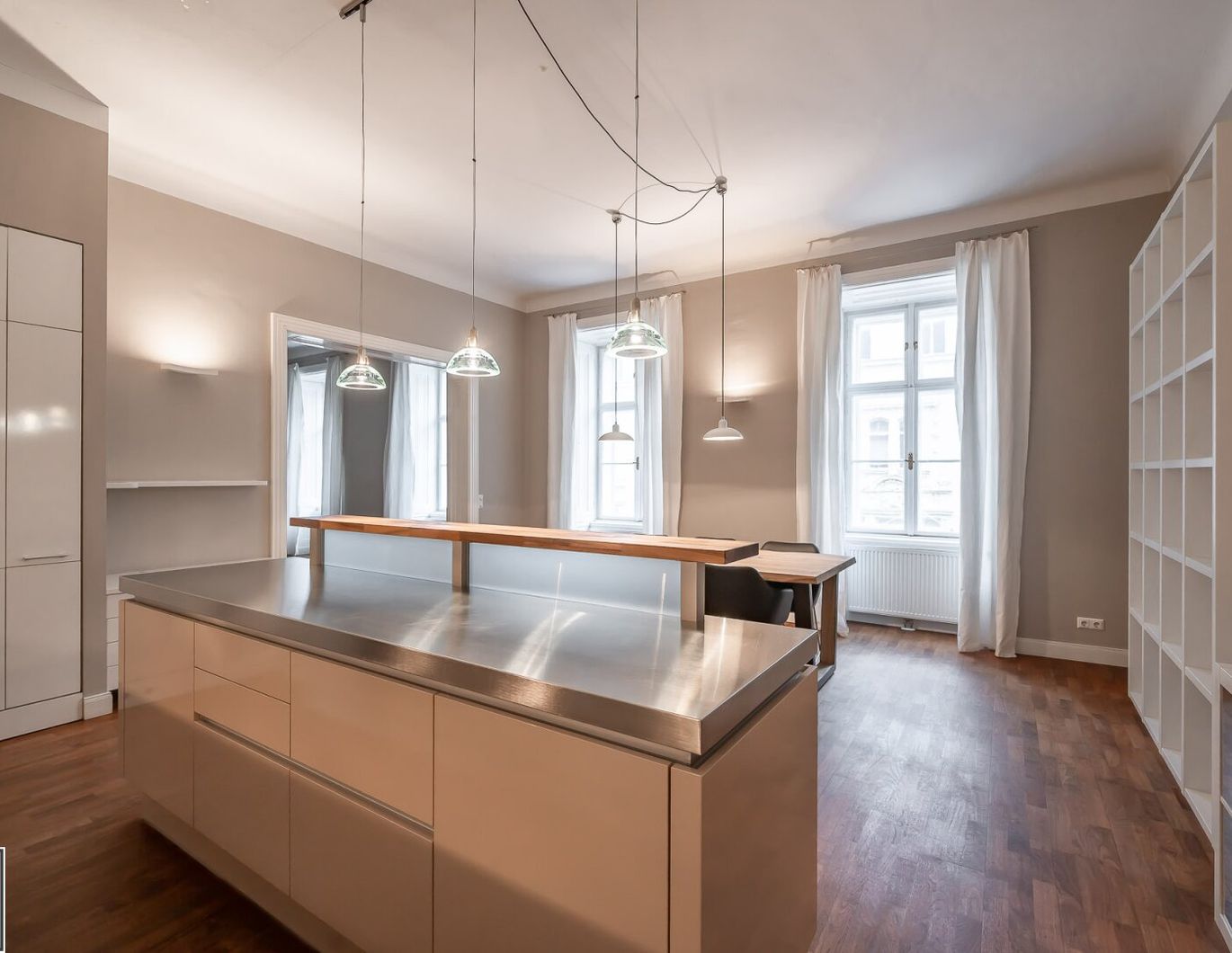 Wohnen in der Innenstadt: ab sofort moderne teilmöblierte 3 Zimmer Wohnung - Top Lage: zwischen Schwedenplatz und Stephansplatz