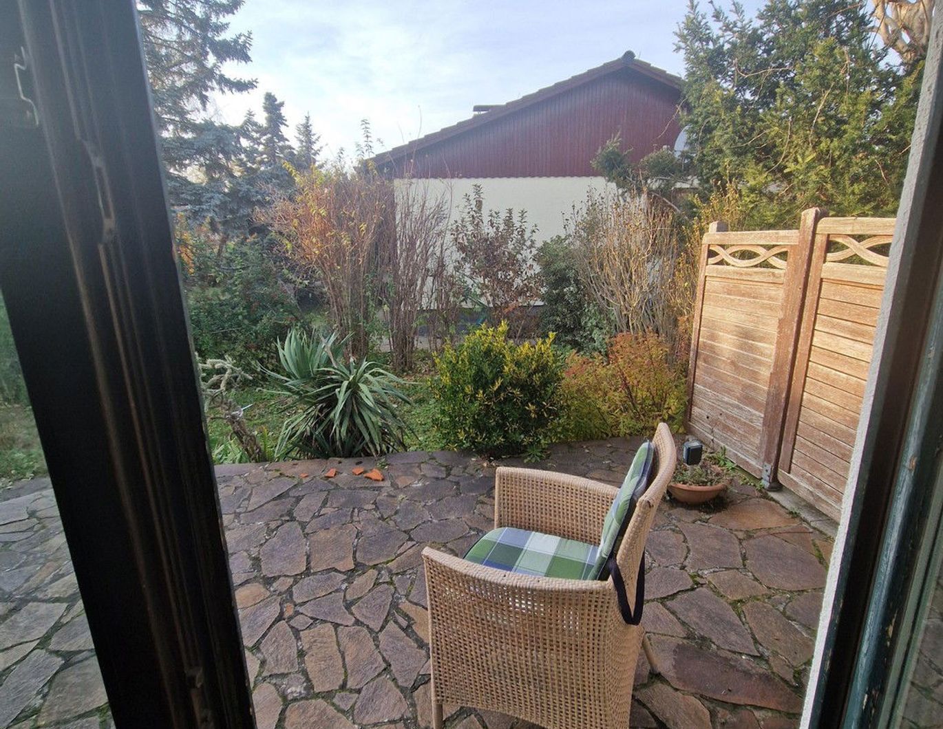 Haus im Grünen mit U-Bahn, S-Bahn, Straßenbahn, Pool und Sauna in exklusiver Privatstraße