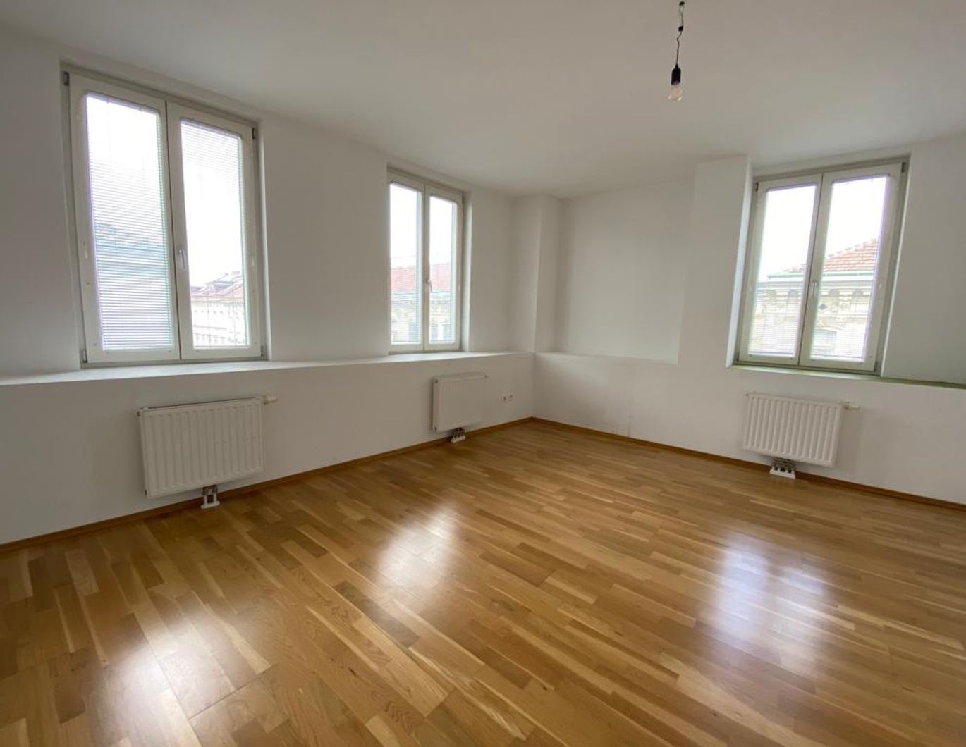 Attraktive Kapitalanlage im 17. Bezirk - stilvolle  Dachgeschoss-Maisonnette