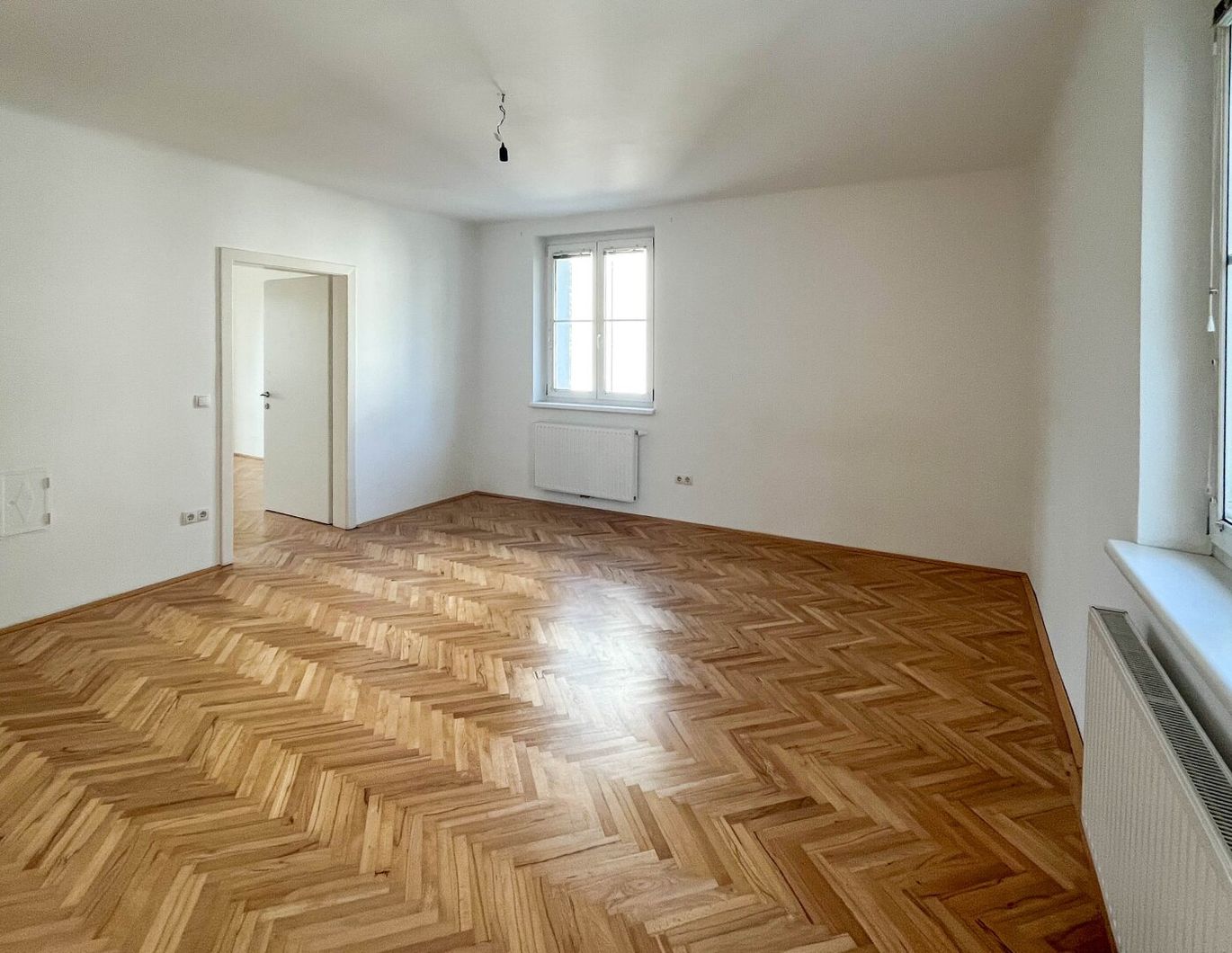 Top gepflegte Mietwohnung mit WG-Eignung gegenüber Bahnhof Hütteldorf