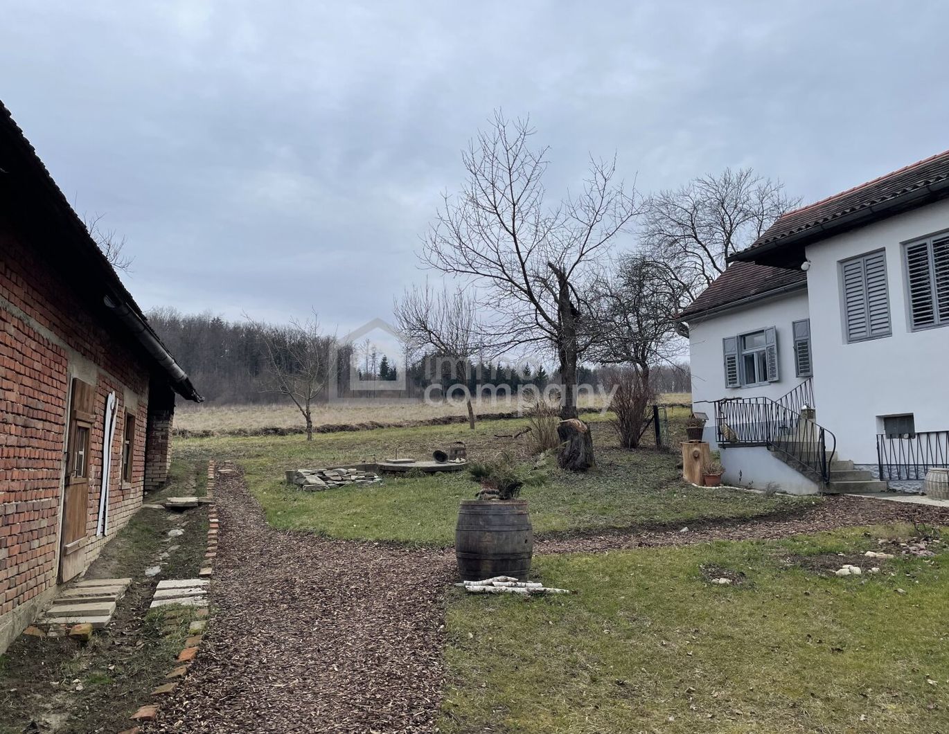 Schönes Bauernhaus mit Nebengebäuden für Selbstversorger
