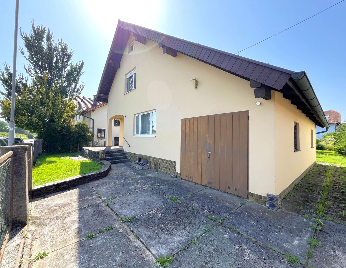 Zuhause zum Verlieben! Gepflegtes Haus mit herrlichem Garten und Garage!