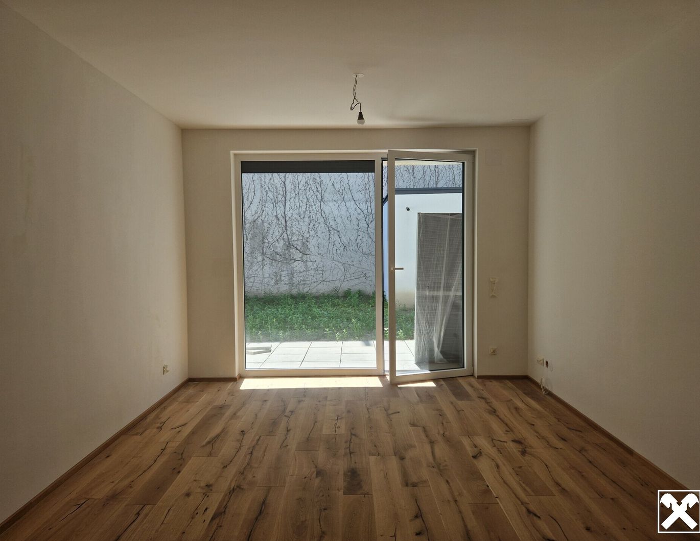 TRAUMHAFTE GARTENWOHNUNG MIT HERRLICHER TERRASSE UND GROSSEM GARTEN SAMT NEBENGEBÄUDE - ÜBERGABE ERFOLGT BEZIEHBAR UND SCHLÜSSELFERTIG