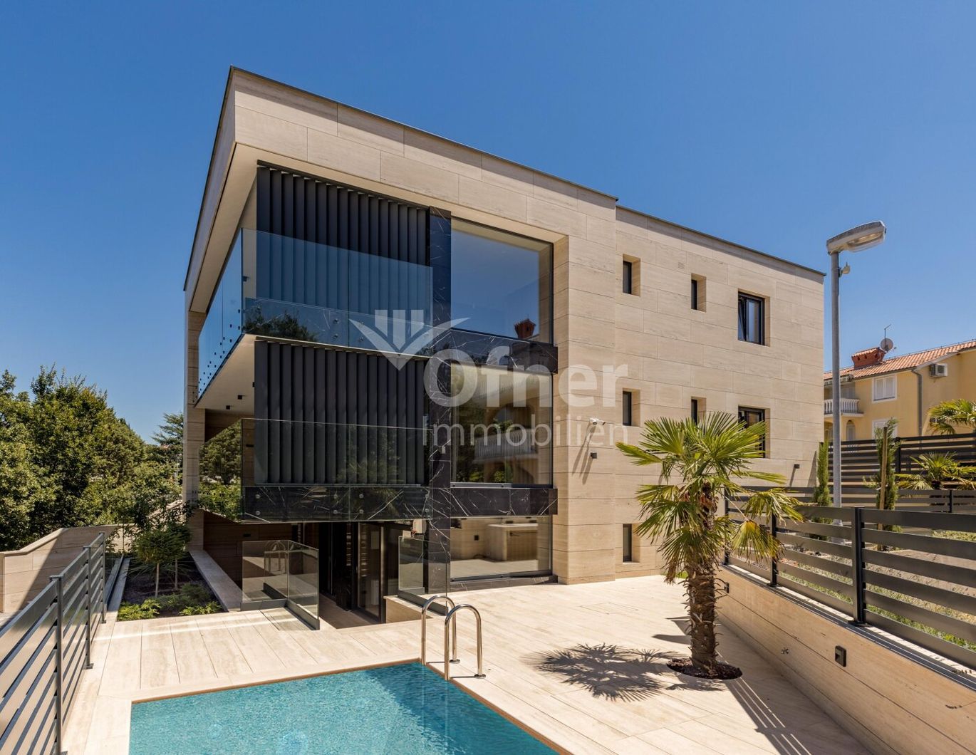 Schöne Wohnung im Erdgeschoss mit Swimmingpool