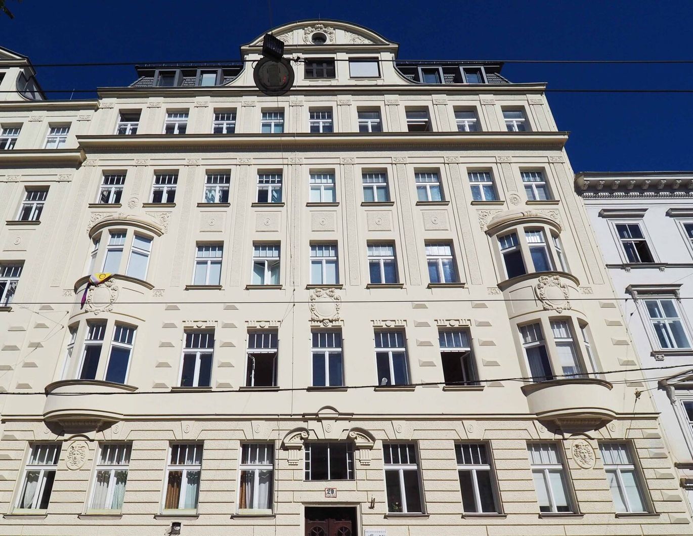 LAUDONGASSE | Ab 15. DEZMEMBER | traumhafte 5-Zimmer-Altbauwohng mit Balkon in der Josefstadt