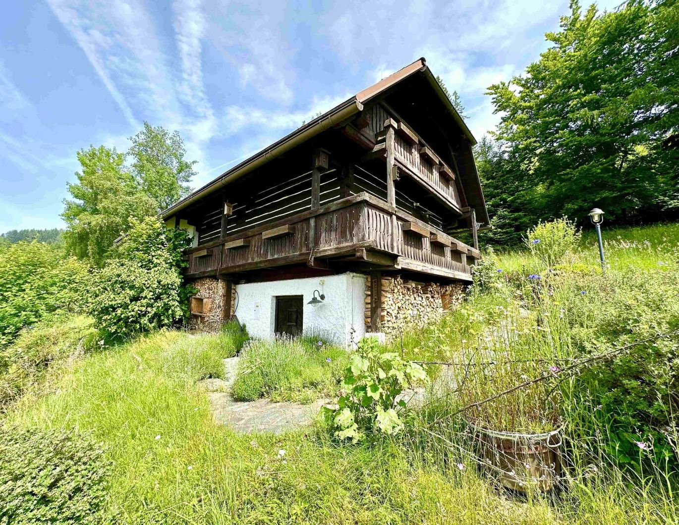 Idyllische Almhütte mit eigener Sauna auf 1.200 Meter Seehöhe mit atemberaubendem Weitblick auf die Koralm in wunderschöner Lage nahe dem Kärntner Klopeiner See