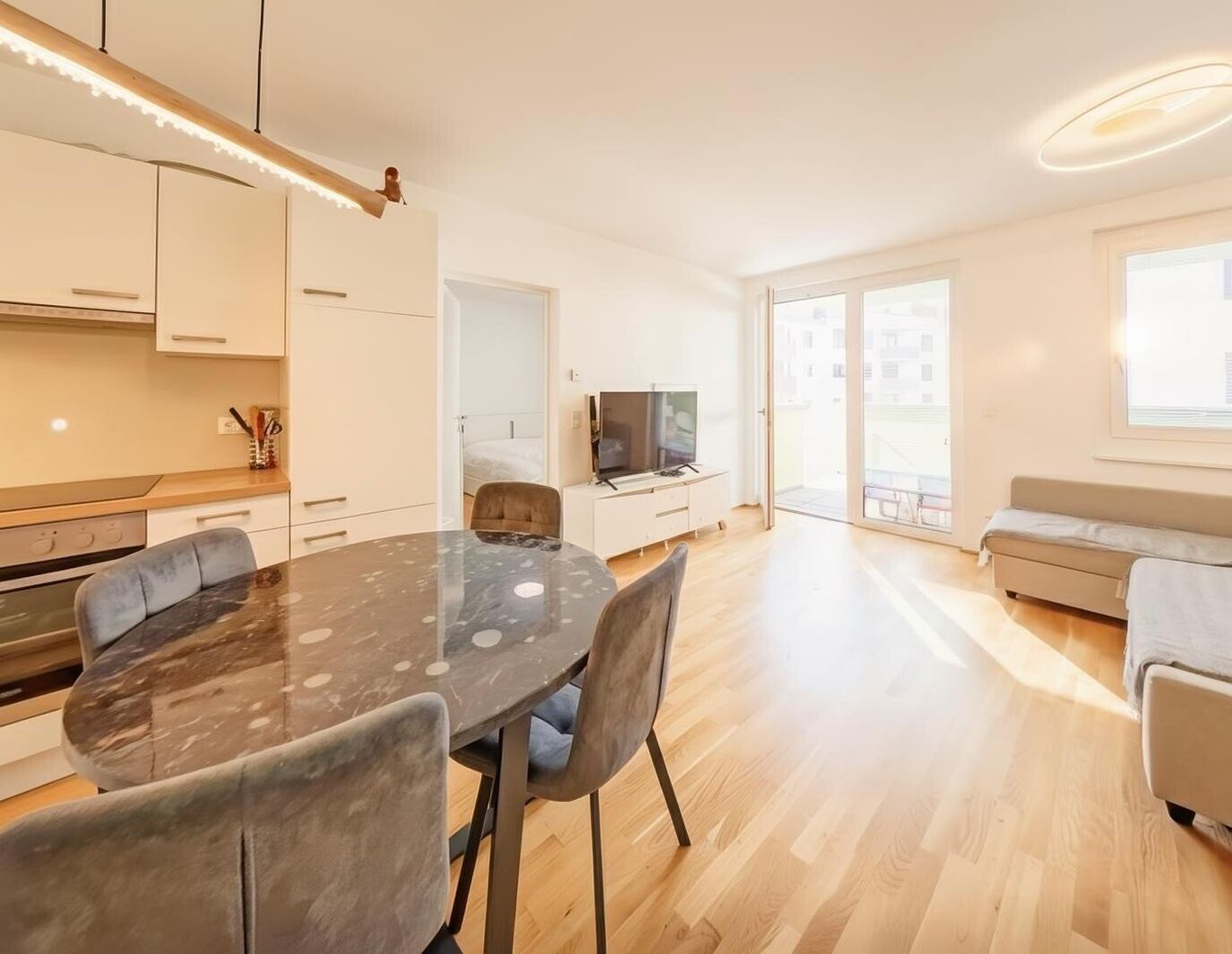 Moderne Balkonwohnung direkt bei der U-Bahn Oberlaa