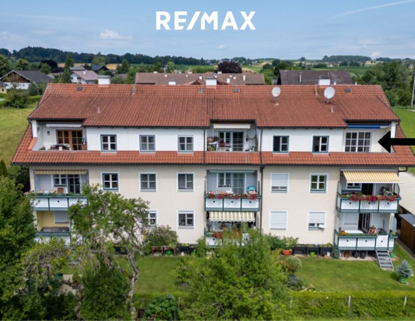 Großzügige Eigentumswohnung mit Loggia-Balkon-Kombination, Carport und Bergblick in St. Georgen im Attergau