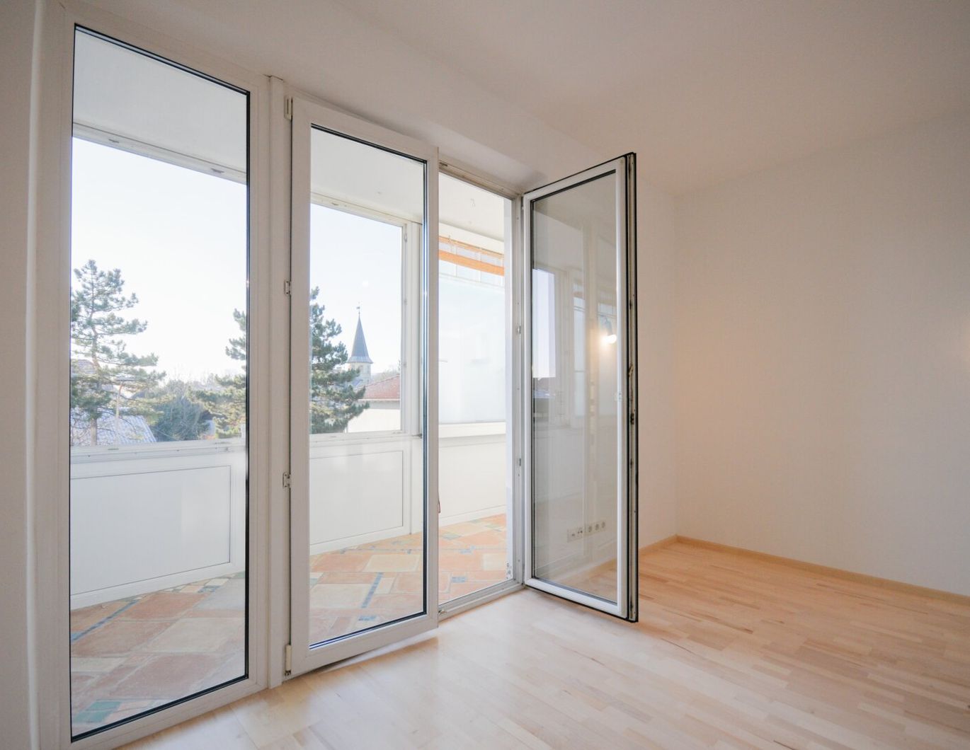 WUNDERSCHÖNE 4-ZIMMER-WOHNUNG MIT SONNIGER LOGGIA