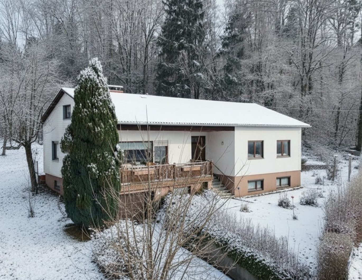 Gepflegtes Haus mit großem Grund und vielseitigen Möglichkeiten