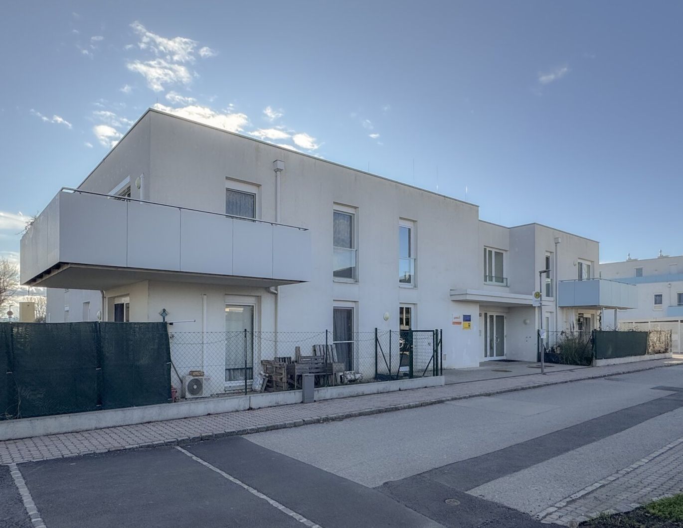 Moderne Wohnung mit offenem Wohn-Schlafraum