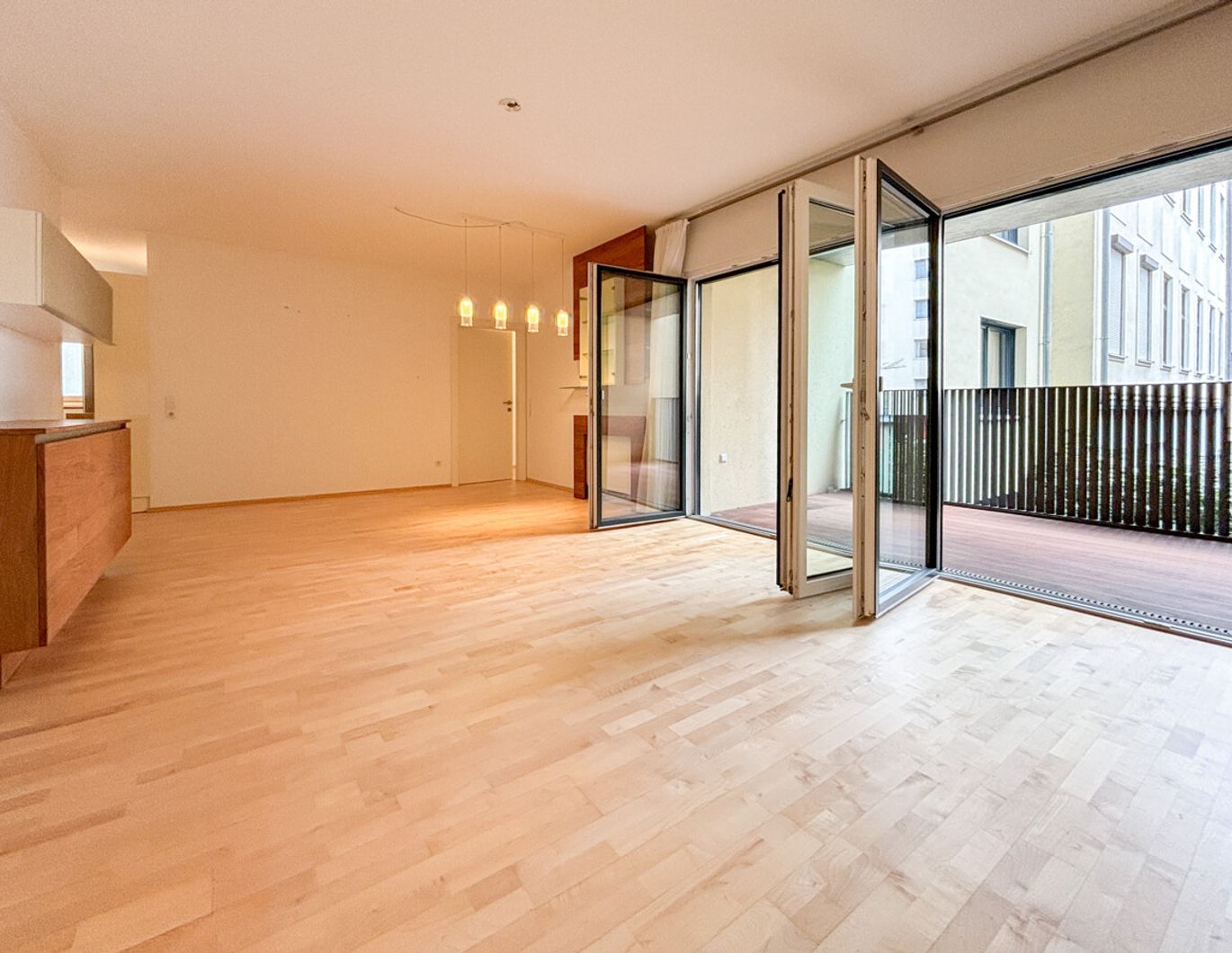Exklusives 4-Zimmer Apartment mit südseitiger Freifläche & PKW-Stellplatz Nähe Mariahilferstraße