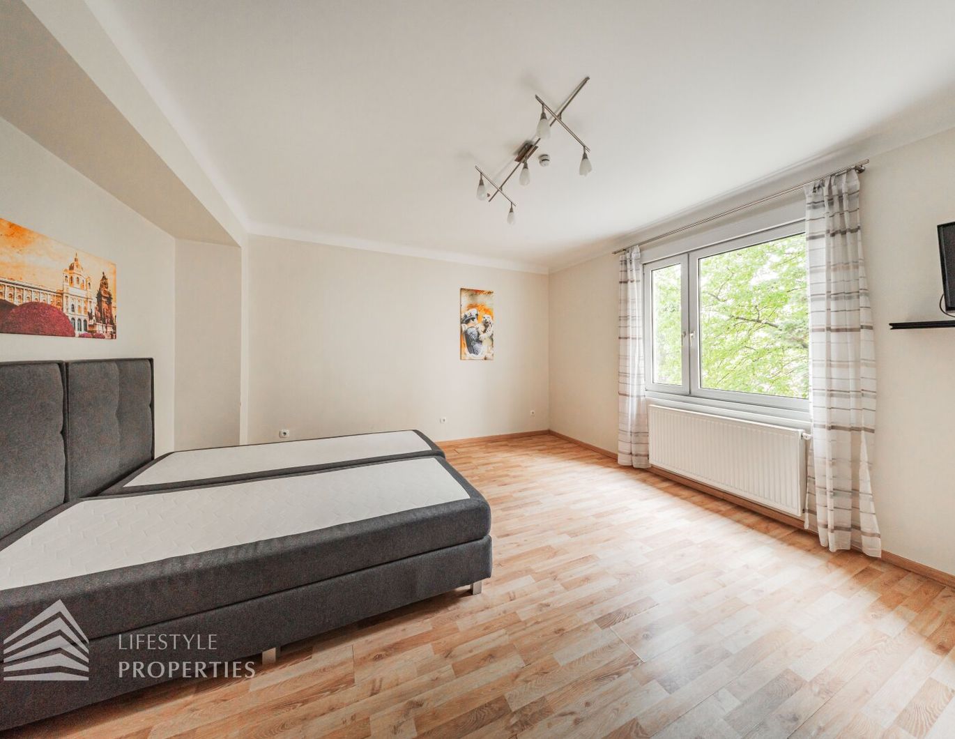 Helle Garconniere, Nähe Meiselmarkt