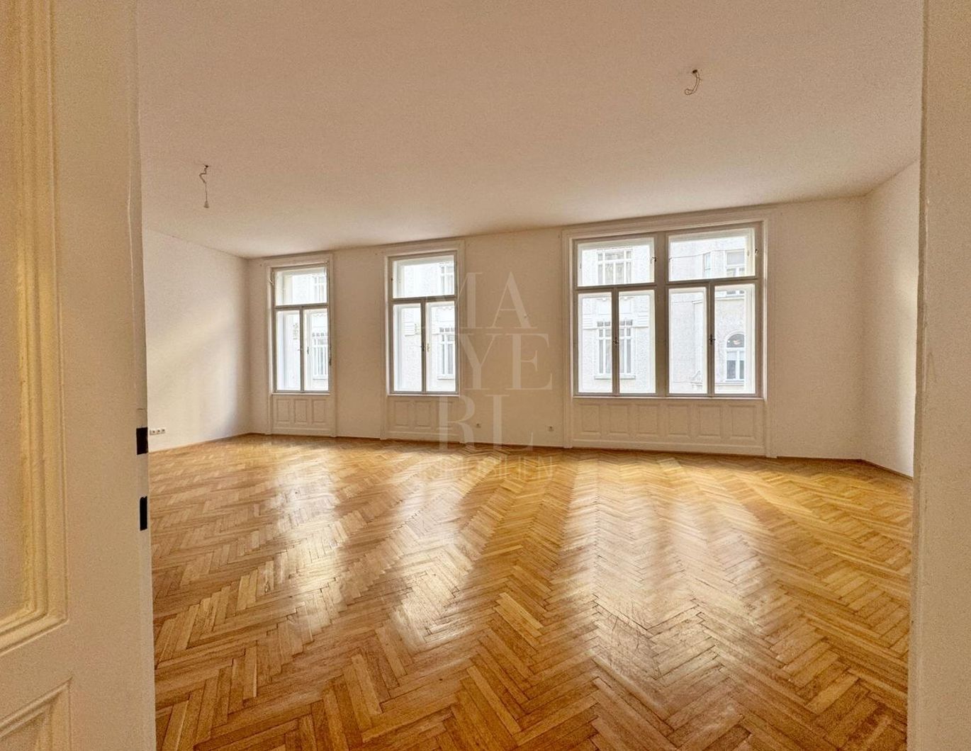 Sehr schöne und sanierte Altbauwohnung nähe Krugerstrasse
