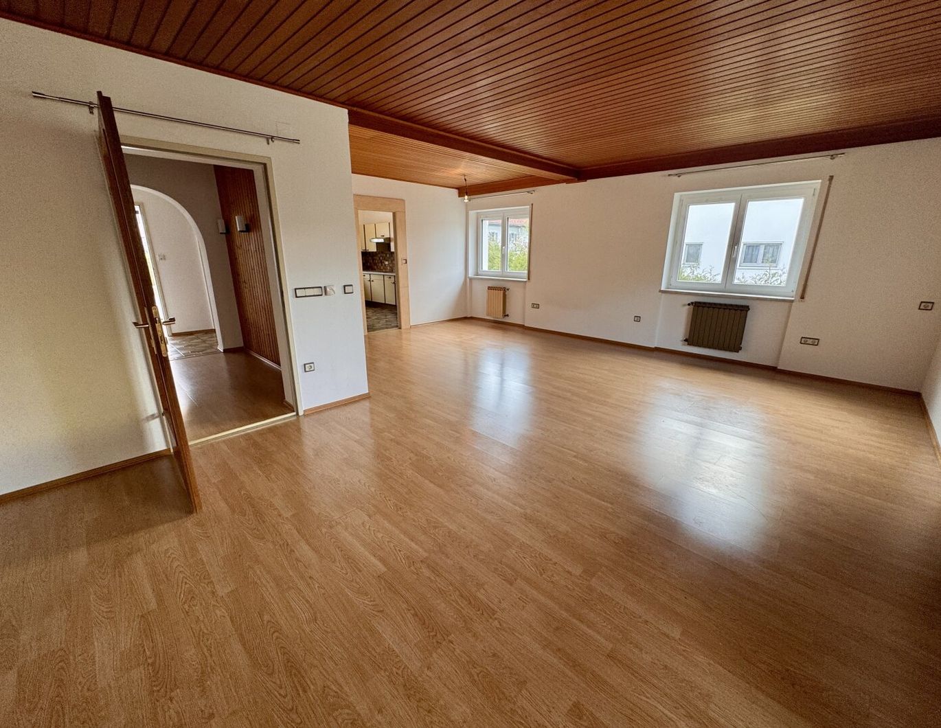 Großzügige Mietwohnung mit Balkon und zusätzlichen Räumen für Ihre Hobbys ...!