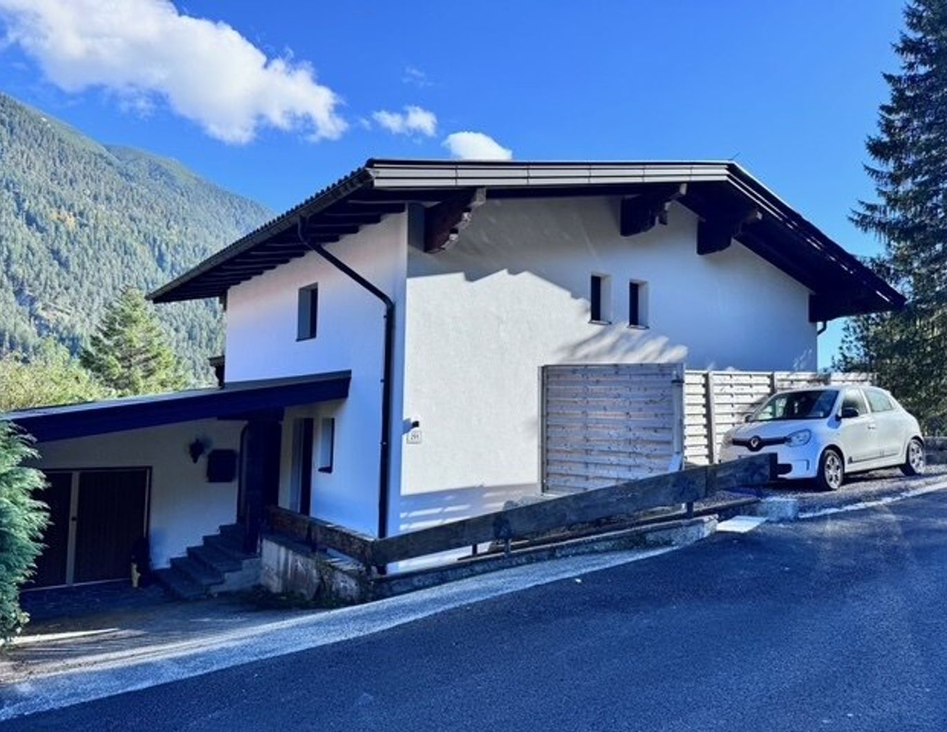 Einfamilienhaus in Ruhelage inkl. Pool zu mieten