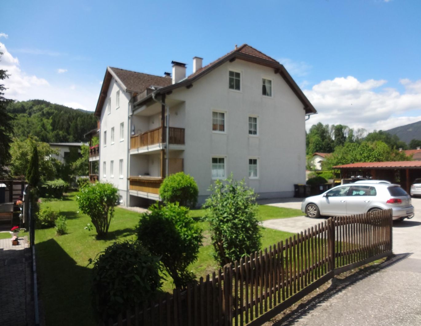 Schöne große Dachgeschoßwohnung mit Loggia!