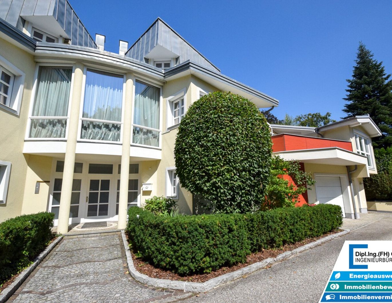 Architekten-Villa am Fuße des Pöstlingbergs: Wohnen & Arbeiten auf 400m²