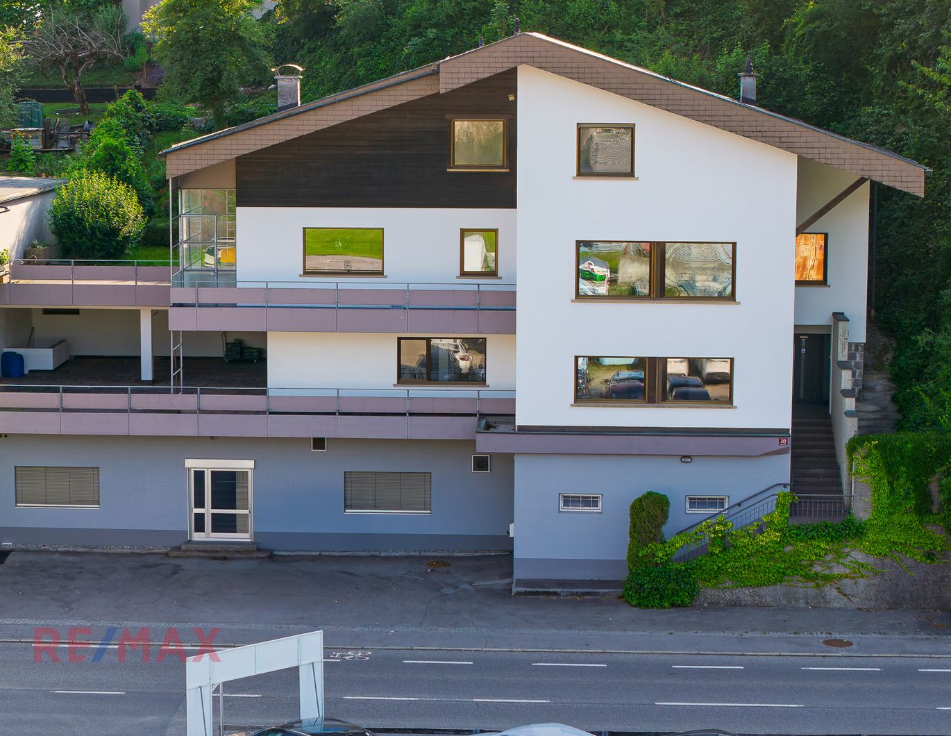562 m² Nutzfläche! Viel Platz zum Wohnen und Arbeiten: Geschäftslokal mit Wohneinheit in Sulz