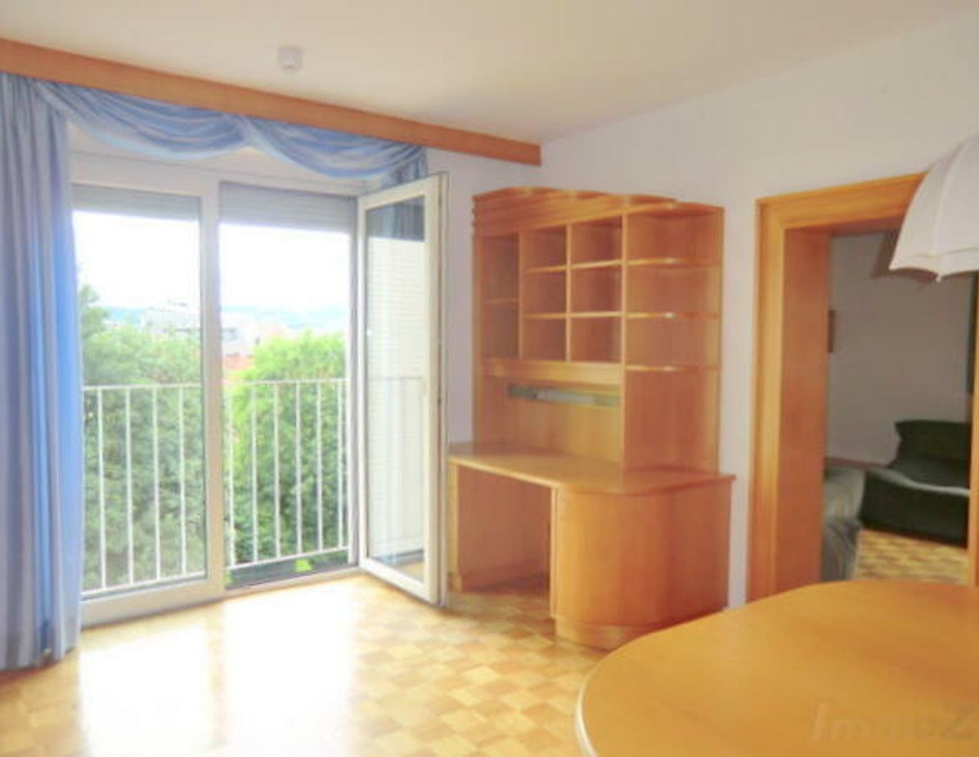 Gepflegte Stadtwohnung mit bester Infrastruktur, teilmöbliert.