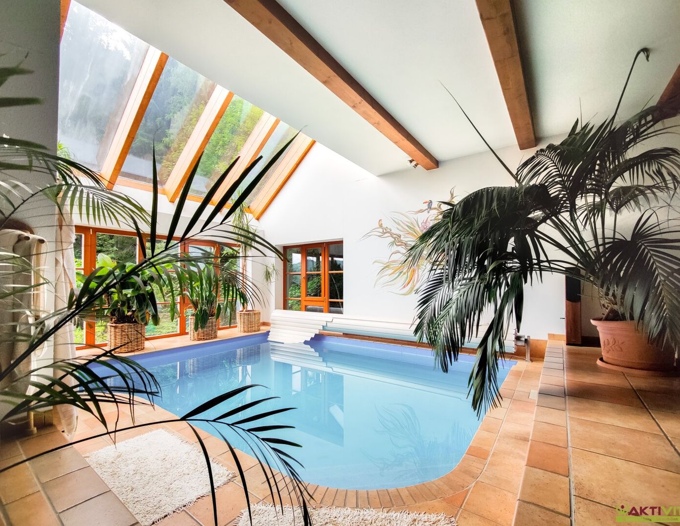 Stilvolles Wohnhaus in Ruhelage mit einzigartigem Wellnessbereich und eigenem Kraftwerk.