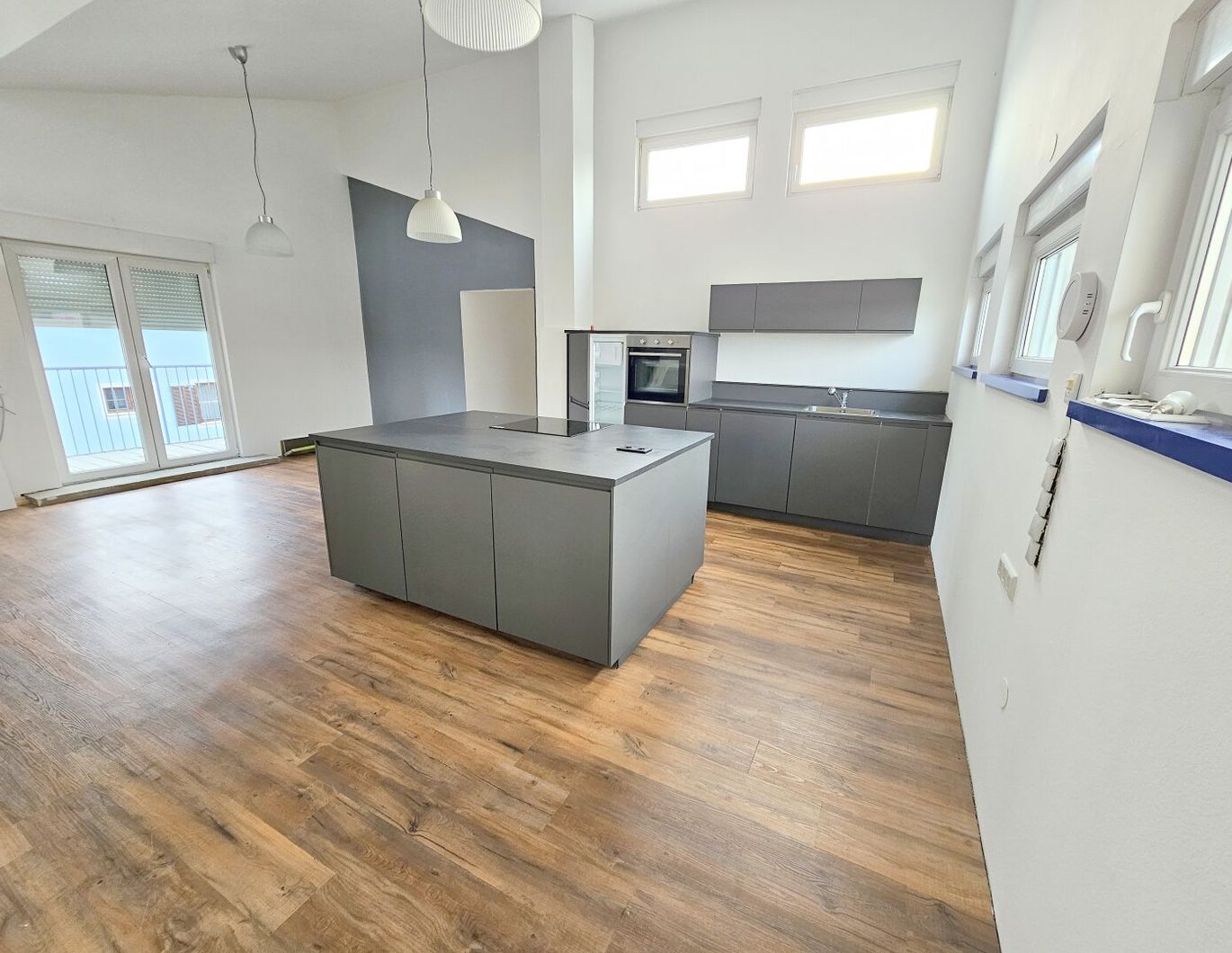 Wohnen und Arbeiten unter einem Dach! Wunderschöne, sonnendurchflutete Doppelhaushälfte sucht neue Mieter!