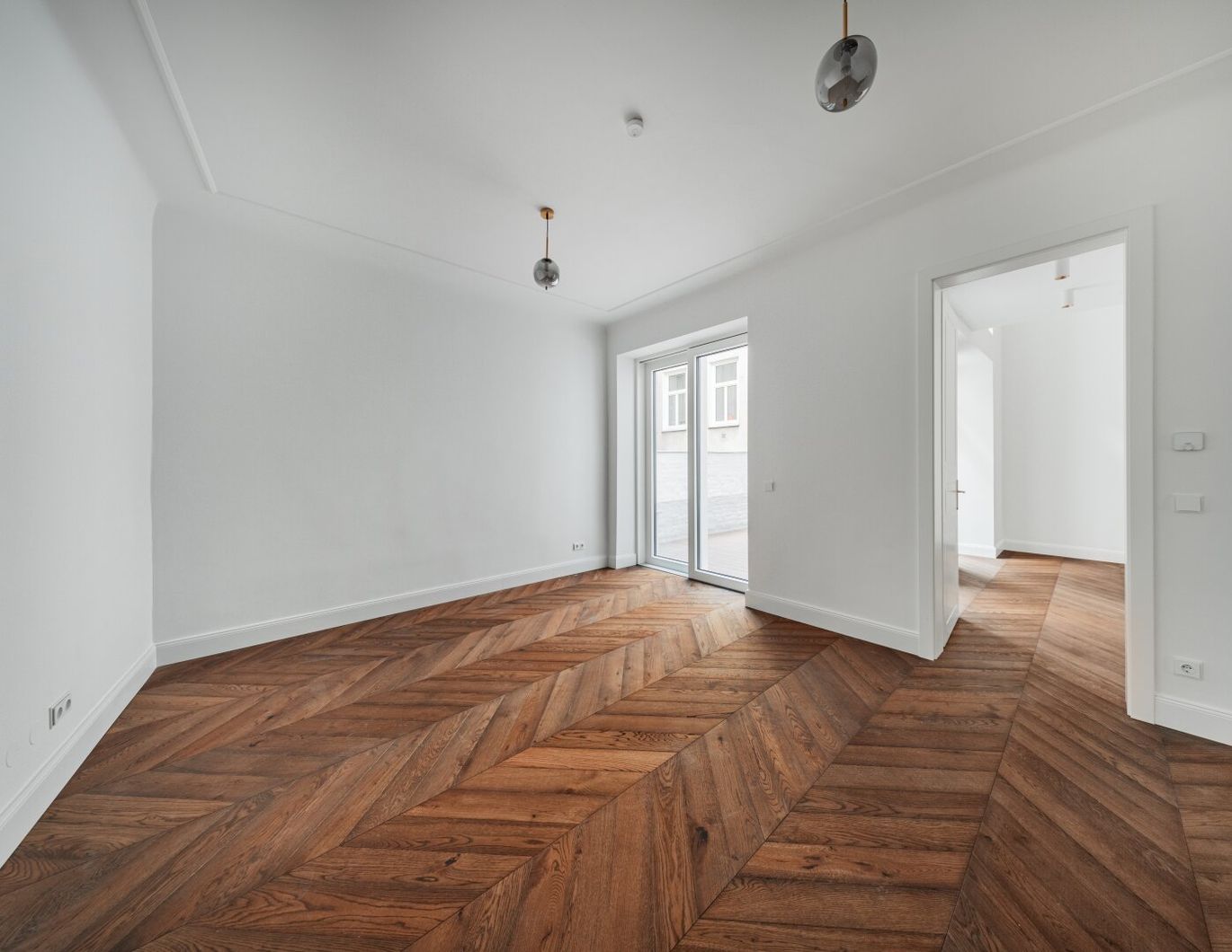 Hofseitiger Erstbezug mit großer Terrasse nächst Donaukanal und Servitenviertel!