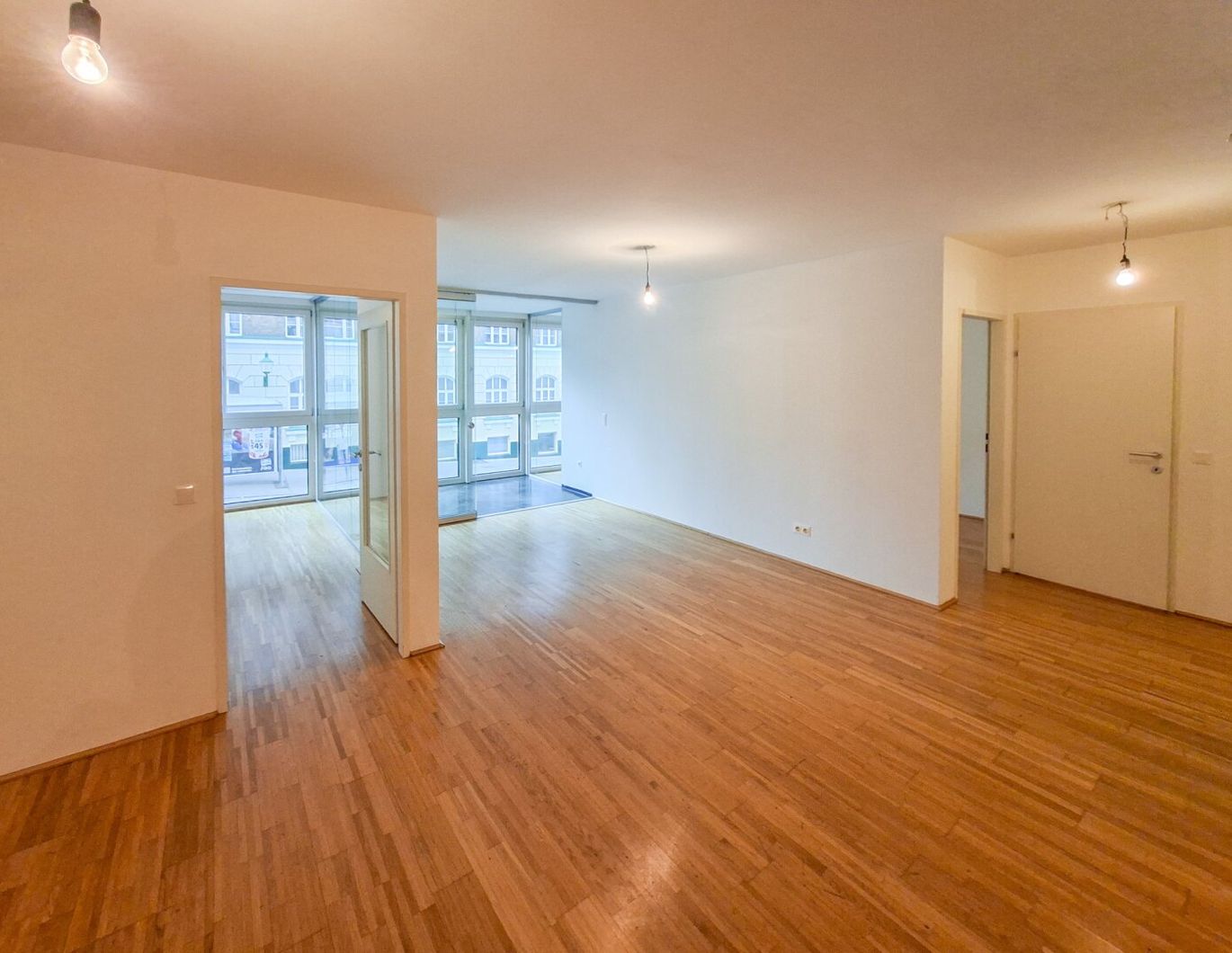 PROVISIONSFREI VOM EIGENTÜMER! HELLER PARK! 3-ZIMMER WOHNUNG MIT VERANDA!