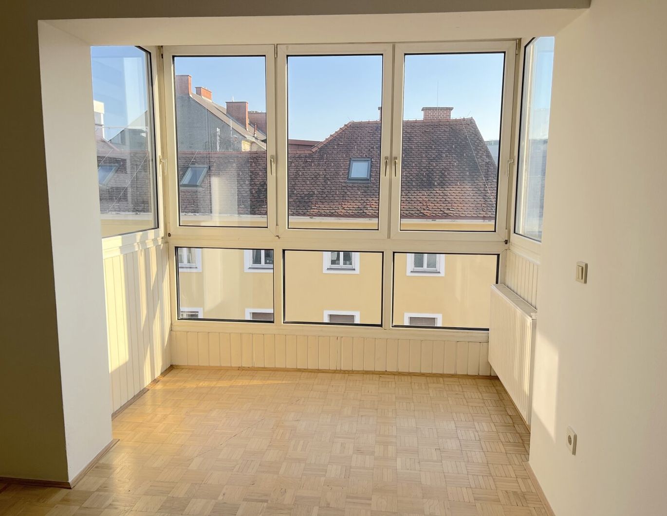 Sonnige 3-Zimmer mit Wintergarten und Balkon