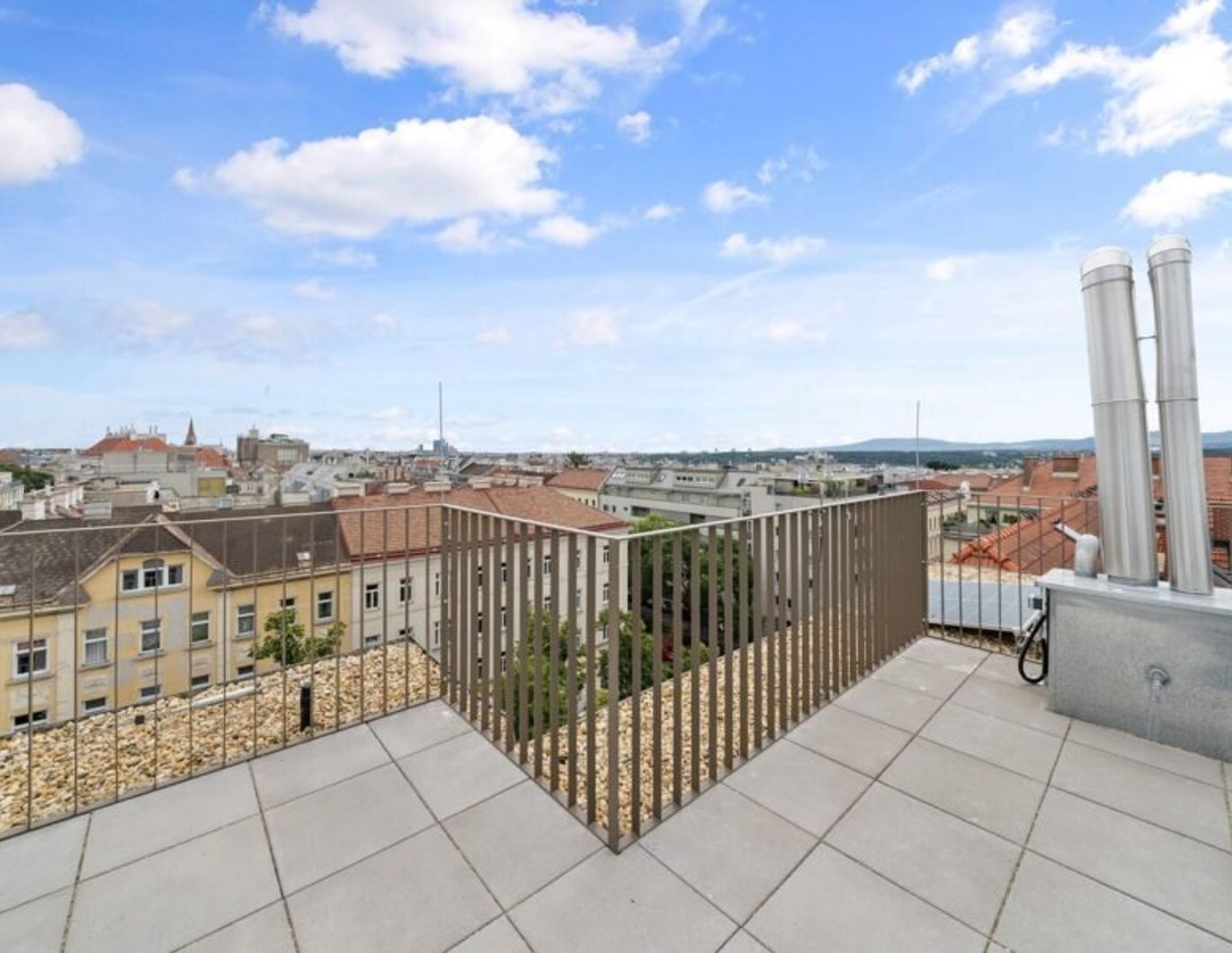 ERSTBEZUG ! Exklusives 148 m² Dachwohnung mit 3 Terrassen in generalsaniertem Gebäude (Top 21)