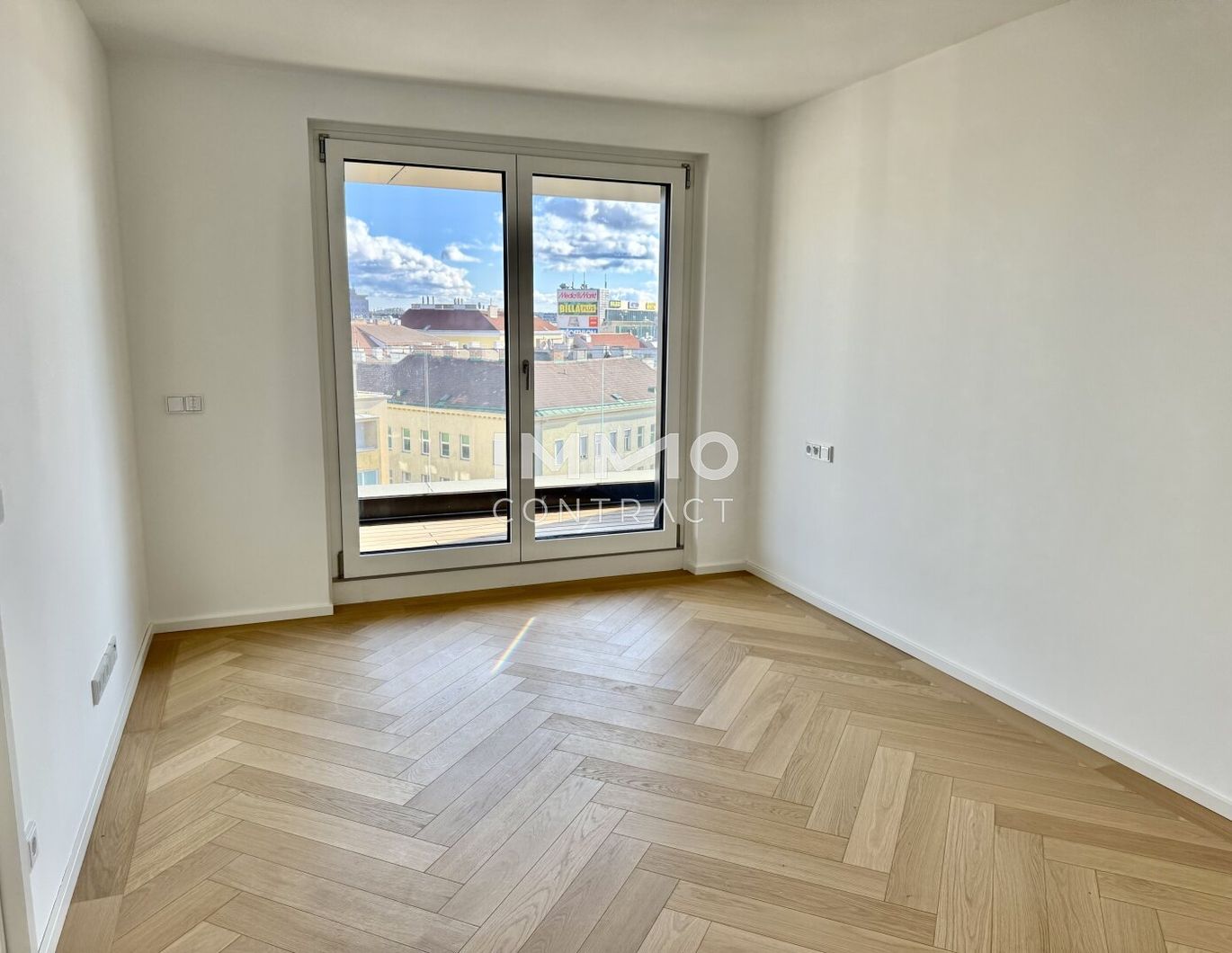 Provisionsfrei: 9. Stock. Hauptbahnhof - 2 Zimmer mit viel Licht - Von der Sonne geküsst