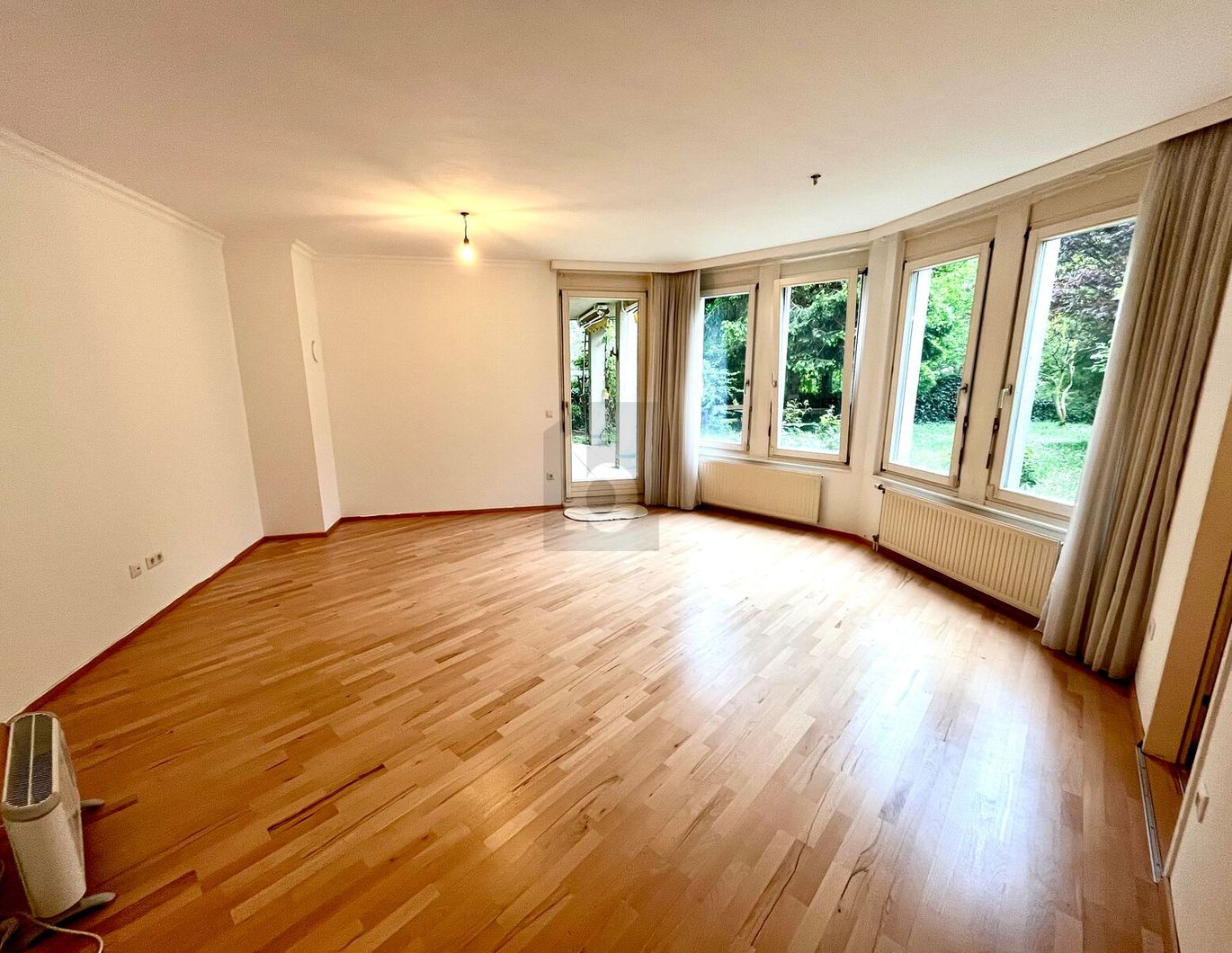 GARTENTRAUM IN TOLLER LAGE - MIT SAUNA, FITNESSRAUM UND GARAGENPLATZ
