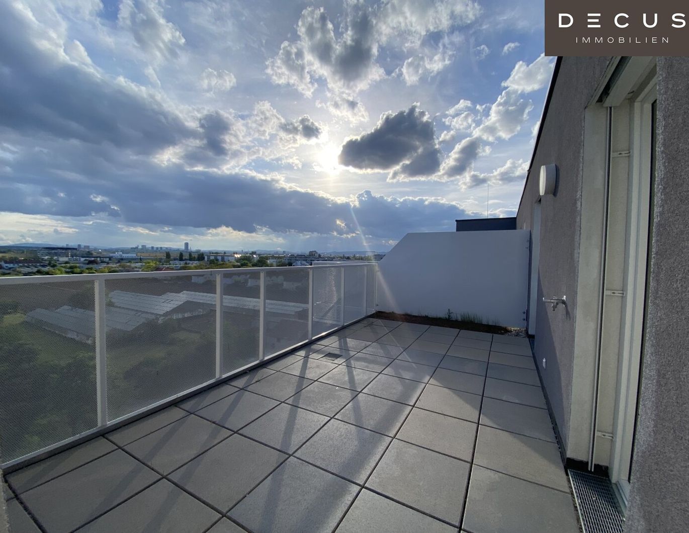 | AB SOFORT VERFÜGBAR | DACHGESCHOSS | 3 ZIMMER | ASPERNSTRASSE U2 | NEUBAU | TERRASSE | KLIMAANLAGE