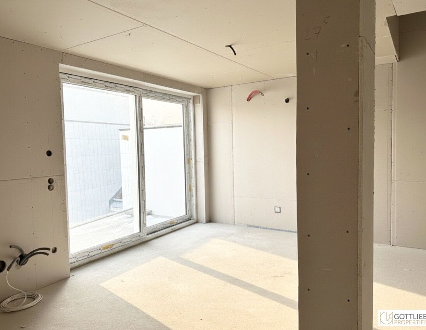 U-Bahn-Nähe U3 und U6! Hochwertige 3-Zimmer-Dachgeschoss-Wohnung mit Südterrasse in generalsaniertem Gründerzeithaus