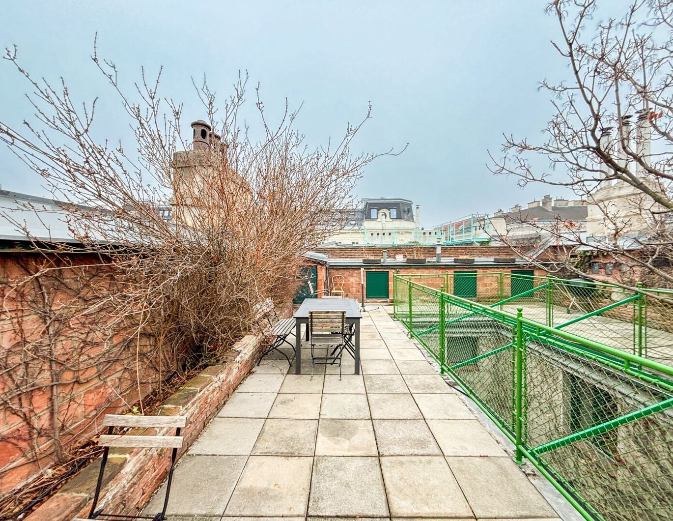 ​​​​​​​Exklusive Dachwohnung mit uneinsichtiger Terrasse in der Lagergasse