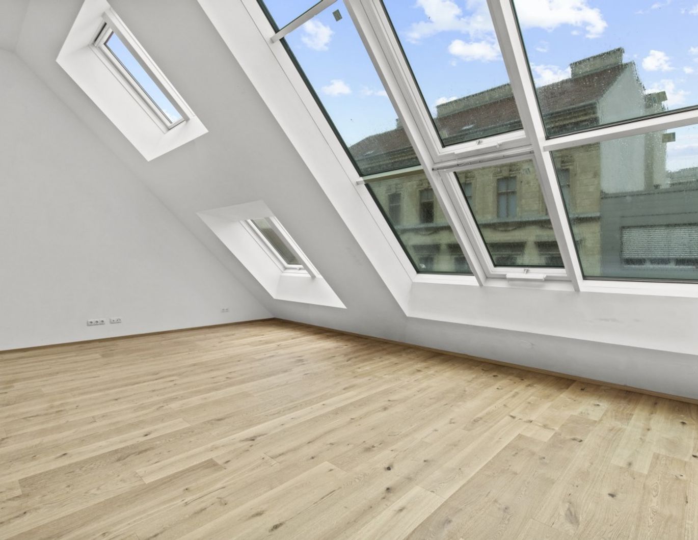 ++ LUXUS IM HERZEN DER STADT ++ Dachgeschossloft mit FREIFLÄCHEN