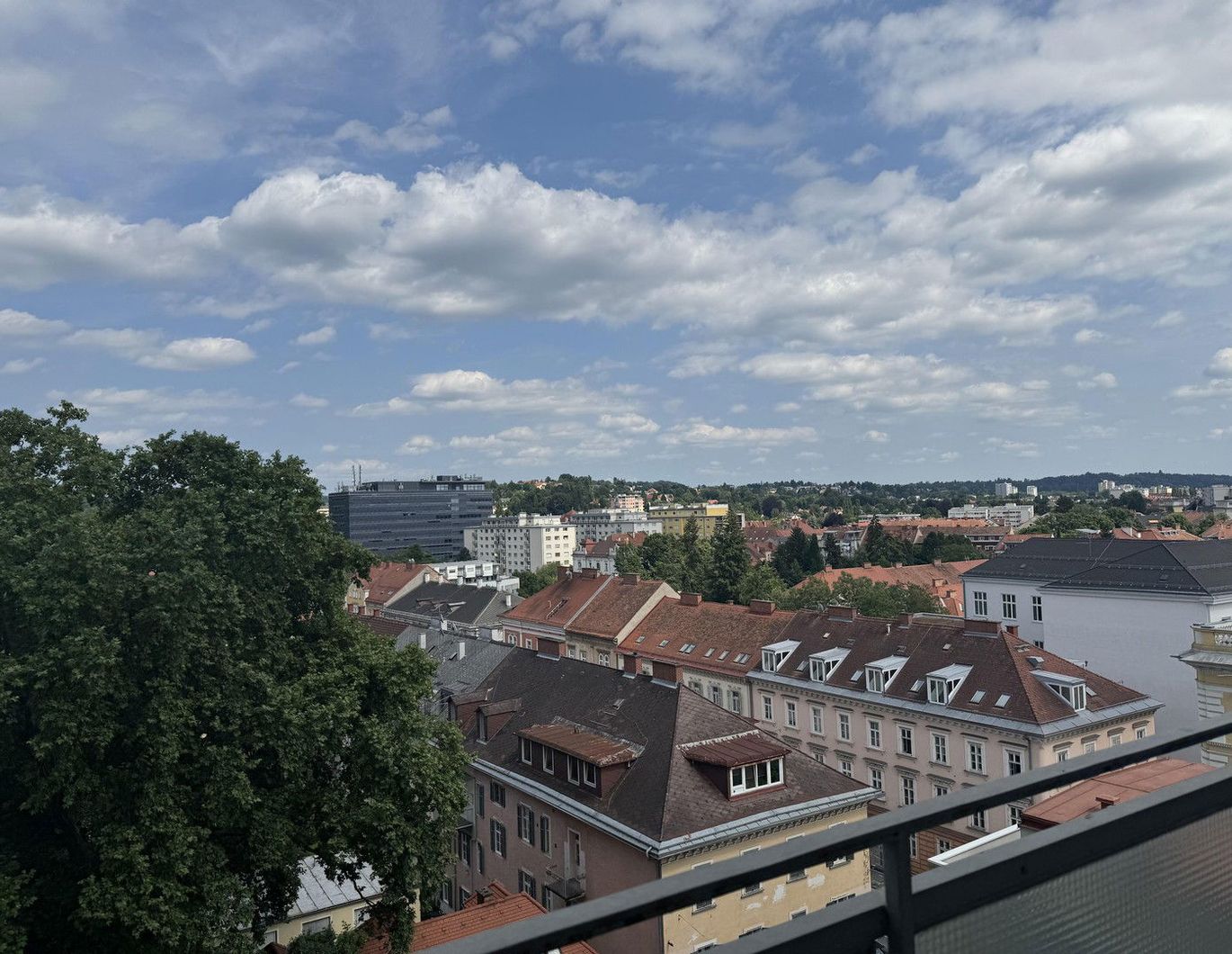 Schöne große Wohnung im Uni-Viertel zum Verkaufen!