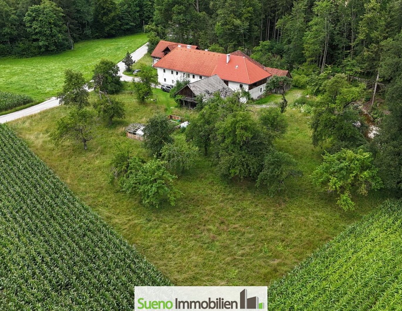 ALLEINLAGE-TRAUM neben Bach/Wald! Mit großem Garten!