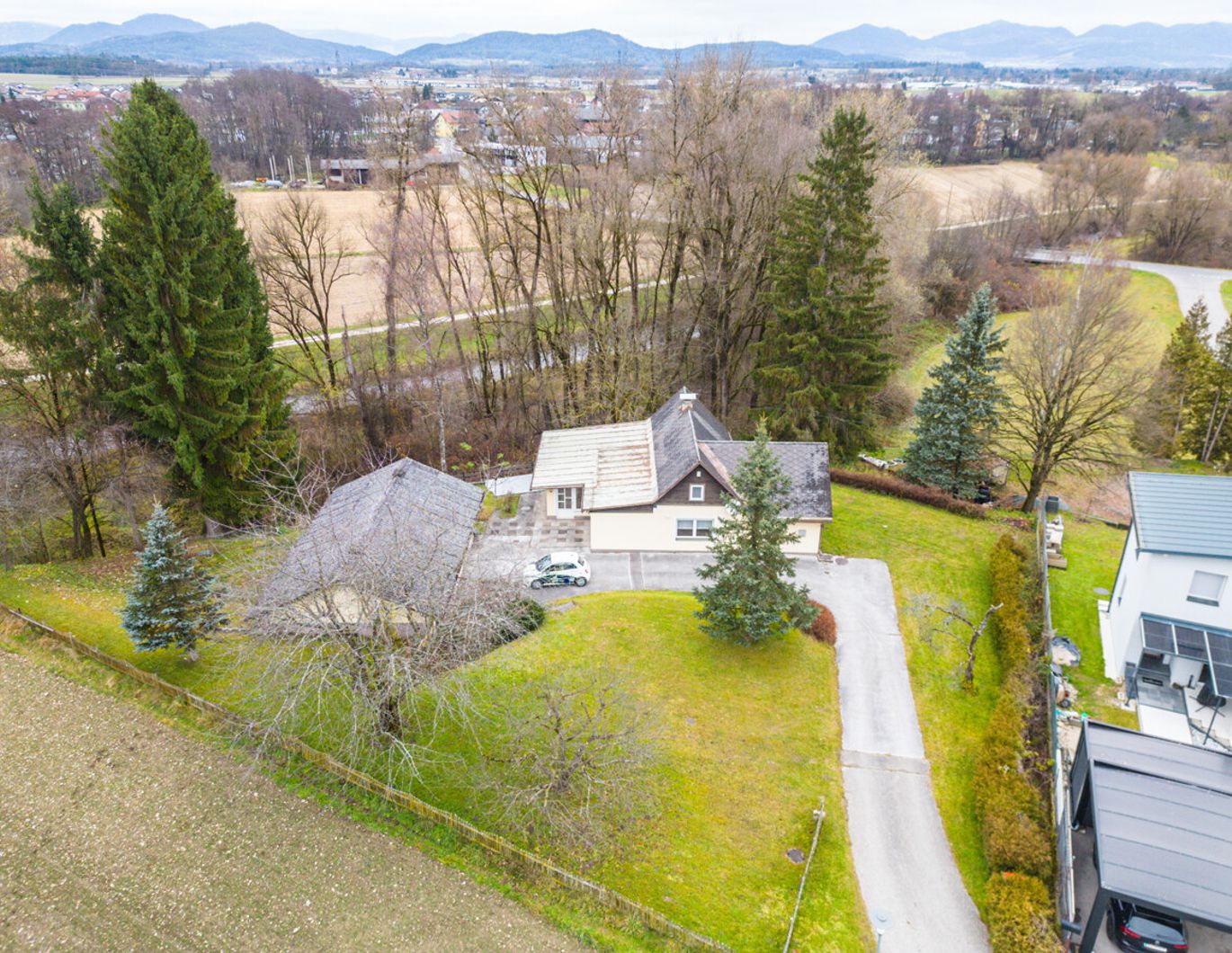 Bungalow mit viel Grund und Doppelgarage in Ebenthal