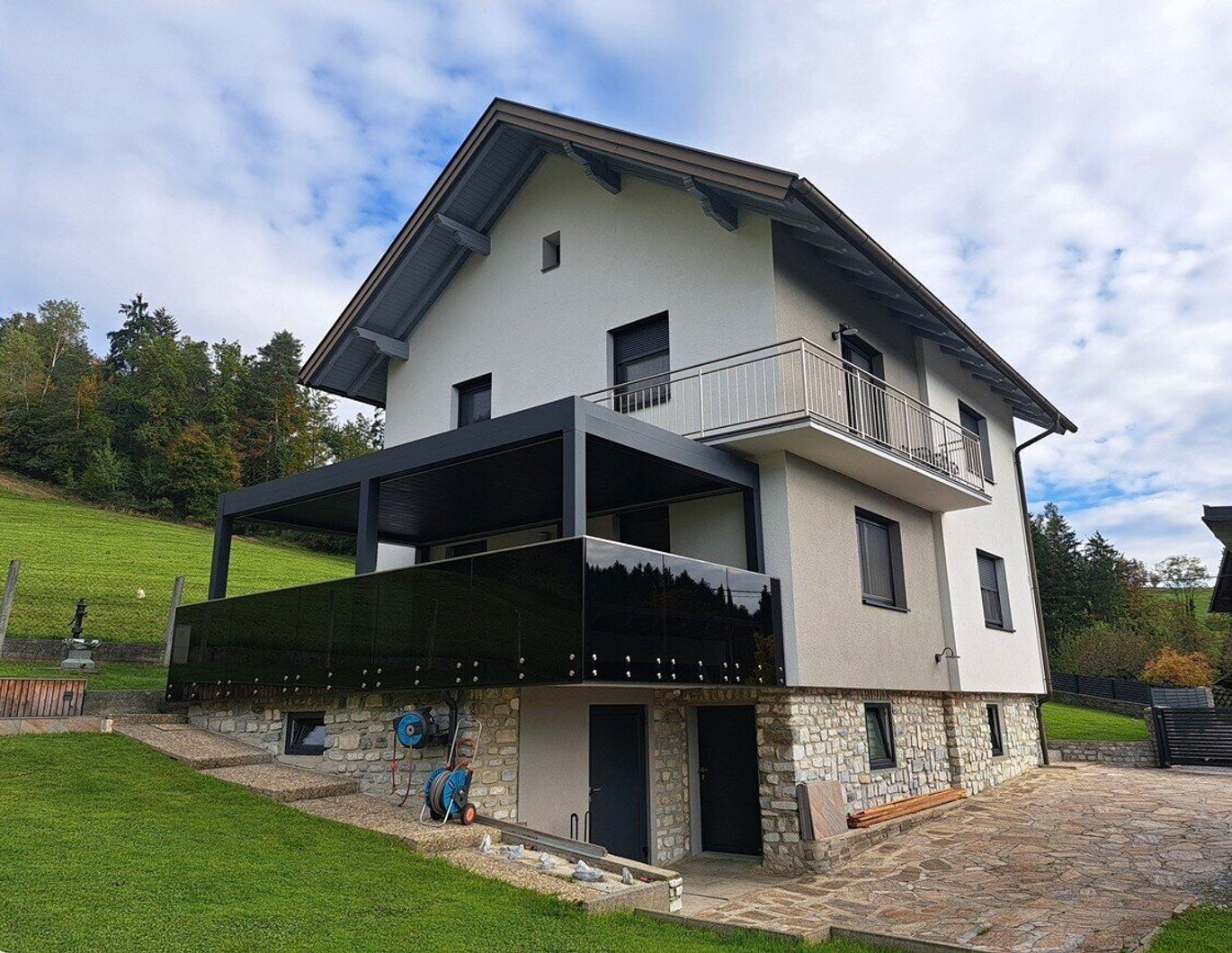 Ihr Traum-Einfamilienhaus in Köflach: modernisiert, Sonnenbalkon, überdachter Terrasse und Pool