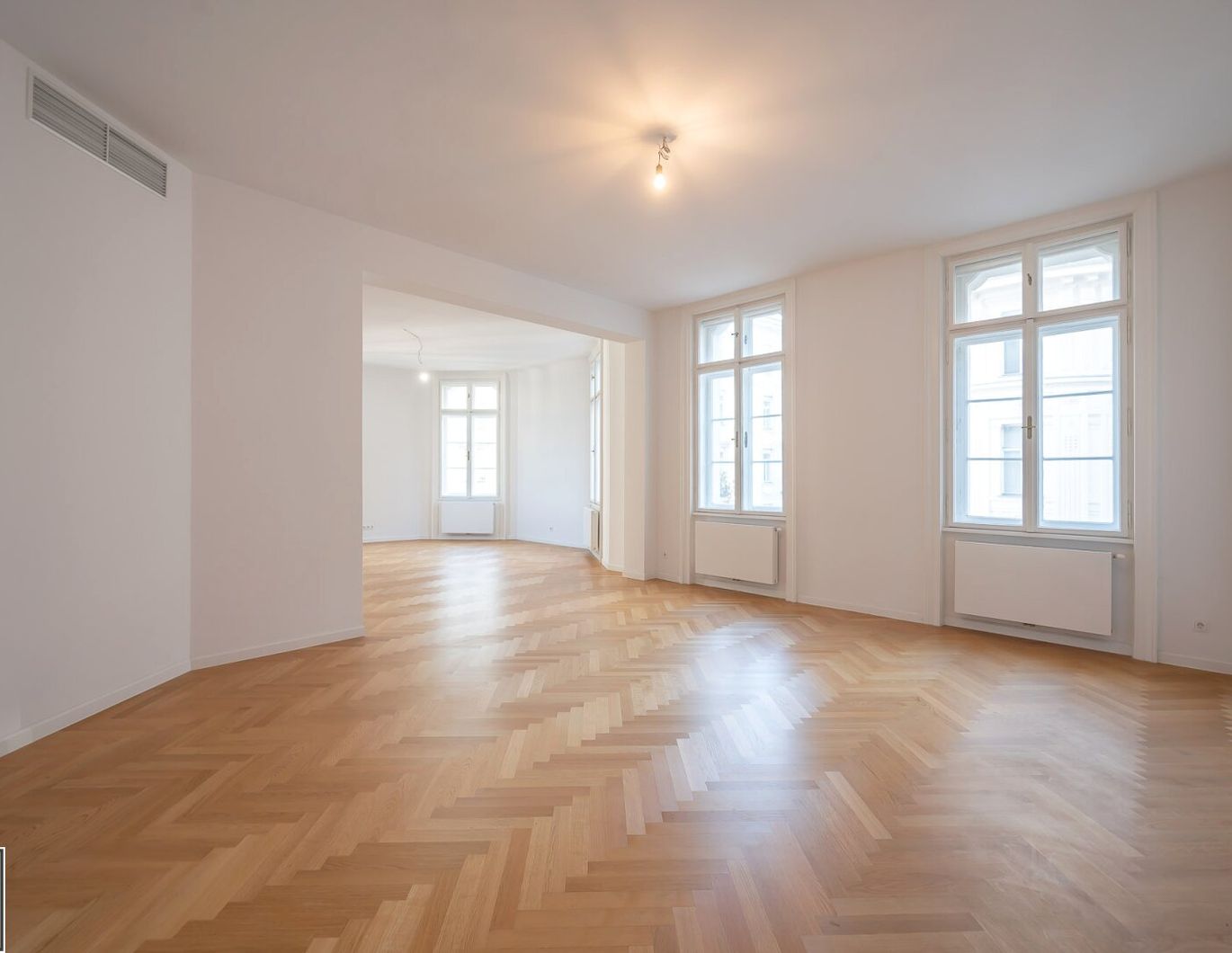 schöne, helle, gut geschnittene 5 Zimmer Wohnung mit 2 Bädern, Gäste-WC uvm. in bester Innenstadtlage