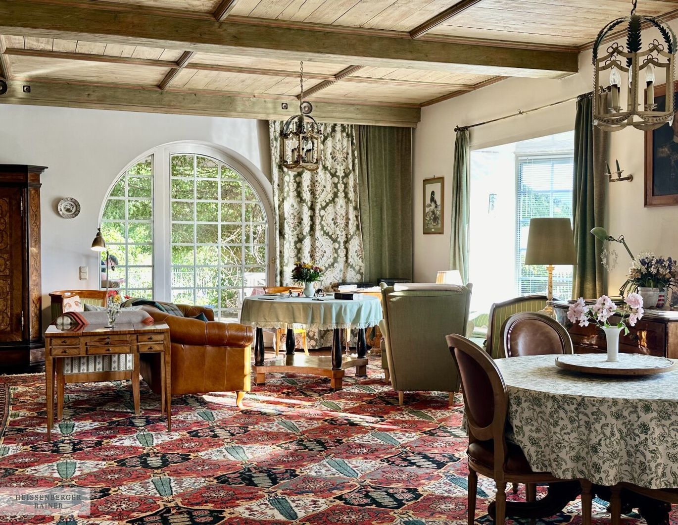 FREIER BLICK ÜBER WIESEN UND WÄLDER /// REPRÄSENTATIVES LANDHAUS /// IN 30 MINUTEN IN DER OPER