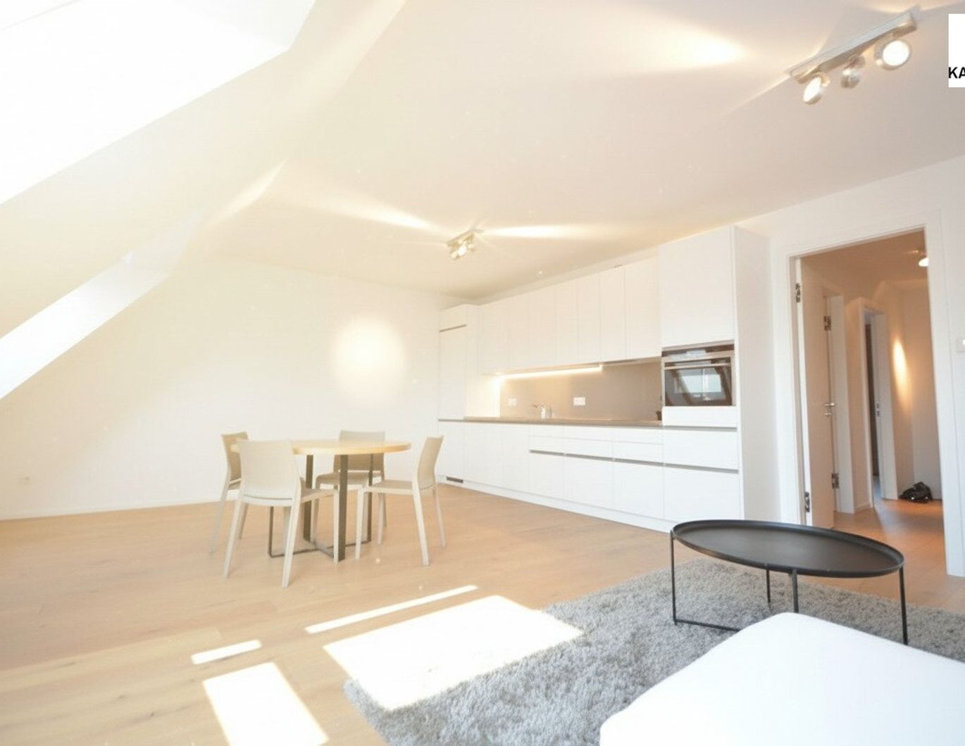 360° TOUR // MÖBLIERTE DACHGESCHOSS-WOHNUNG