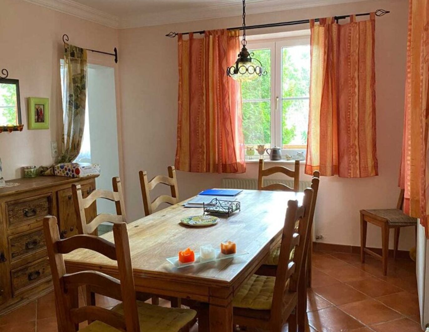 Werthaltiges wenig benütztes Haus mit schönem großen Garten in idyllischer Waldrandlage!