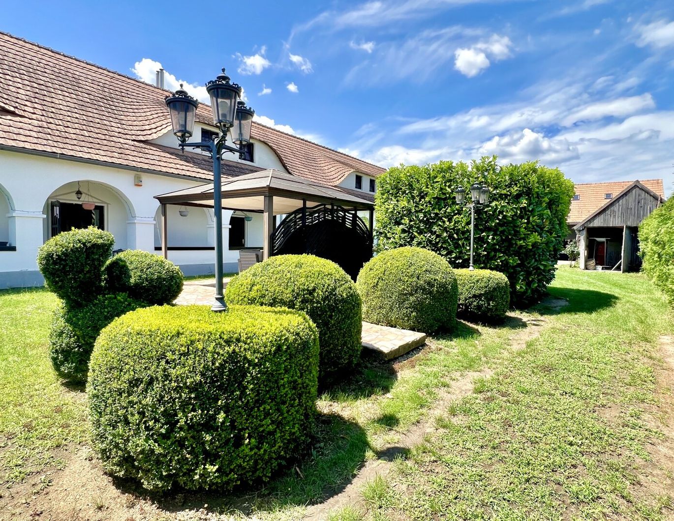 Außergewöhnliches Gutshaus, vielseitige Nutzungsmöglichkeiten!