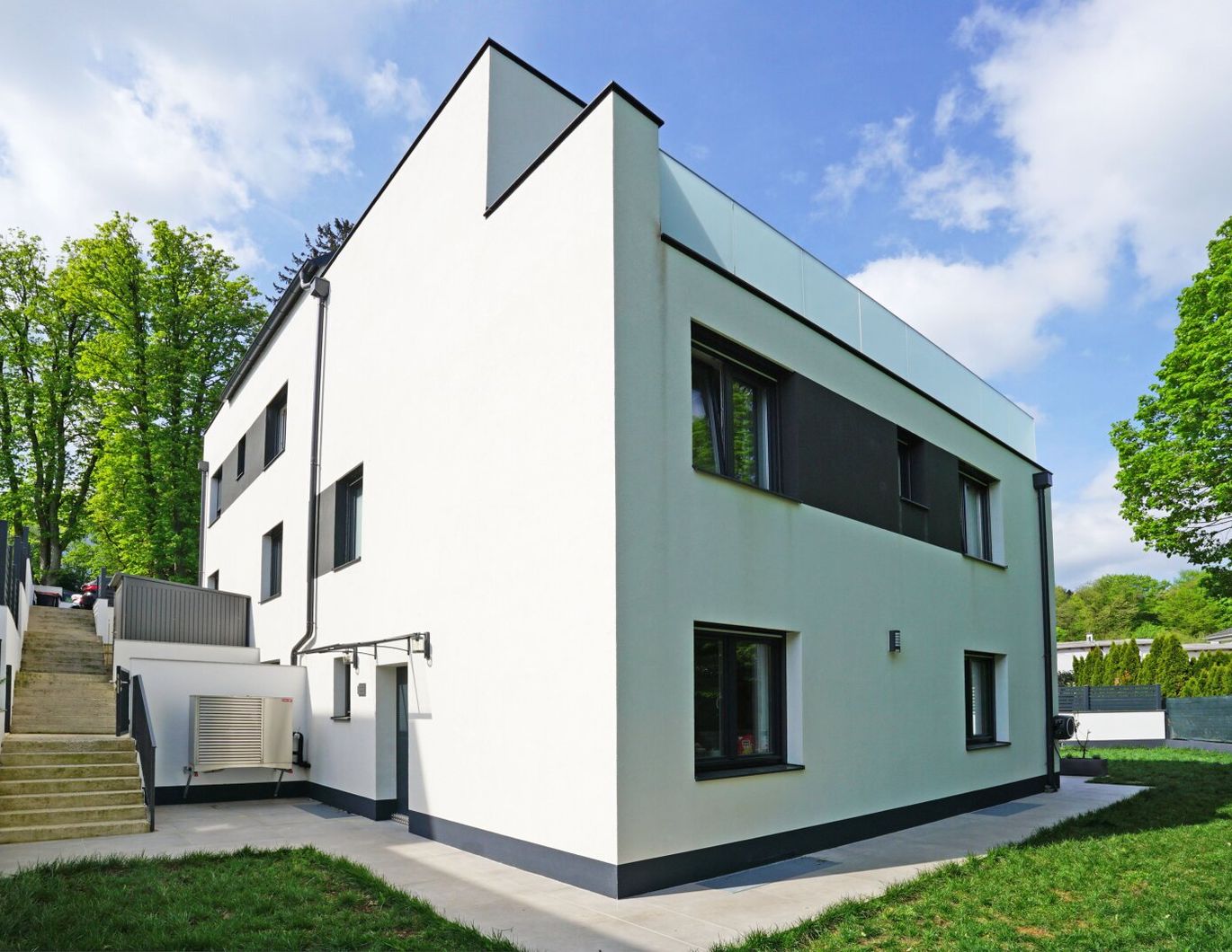Neuwertige Doppelhaushälfte mit Photovoltaikanlage, Eigengarten, Garten- und Dachterrasse in Pressbaum!
