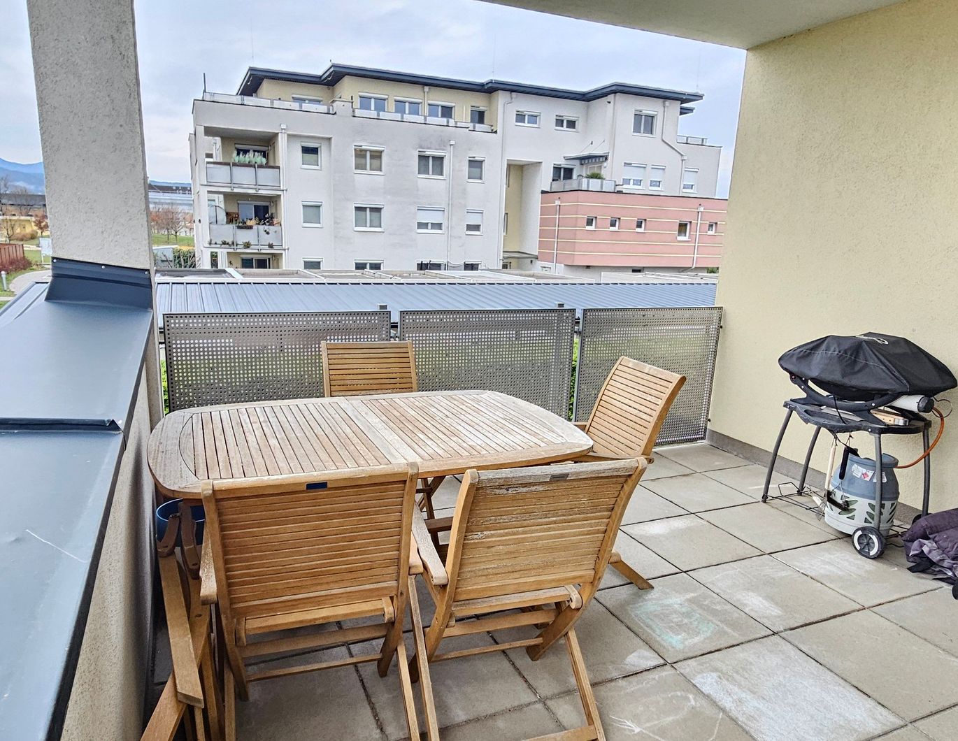 Helle 4-Zimmerwohnung mit Fernblick auf die Weinberge im Süden von Wien zu verkaufen