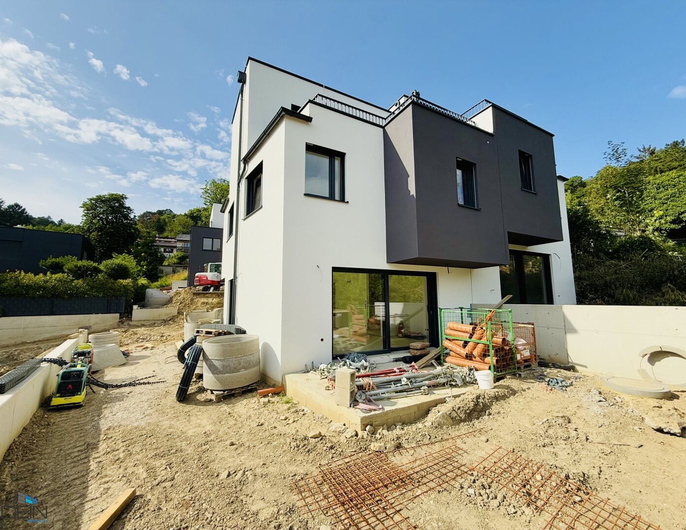 PREISREDUKTION! EXKLUSIVE 4-5 ZIMMER DOPPELHAUSHÄLFTEN MIT FREIFLÄCHEN IN GRÜNRUHELAGE!