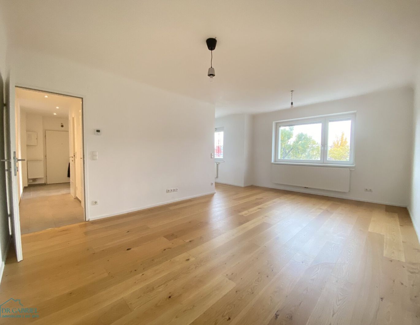 HELLE MIETWOHNUNG MIT LOGGIEN - NÄHE ALOIS-DRASCHE-PARK / HBF